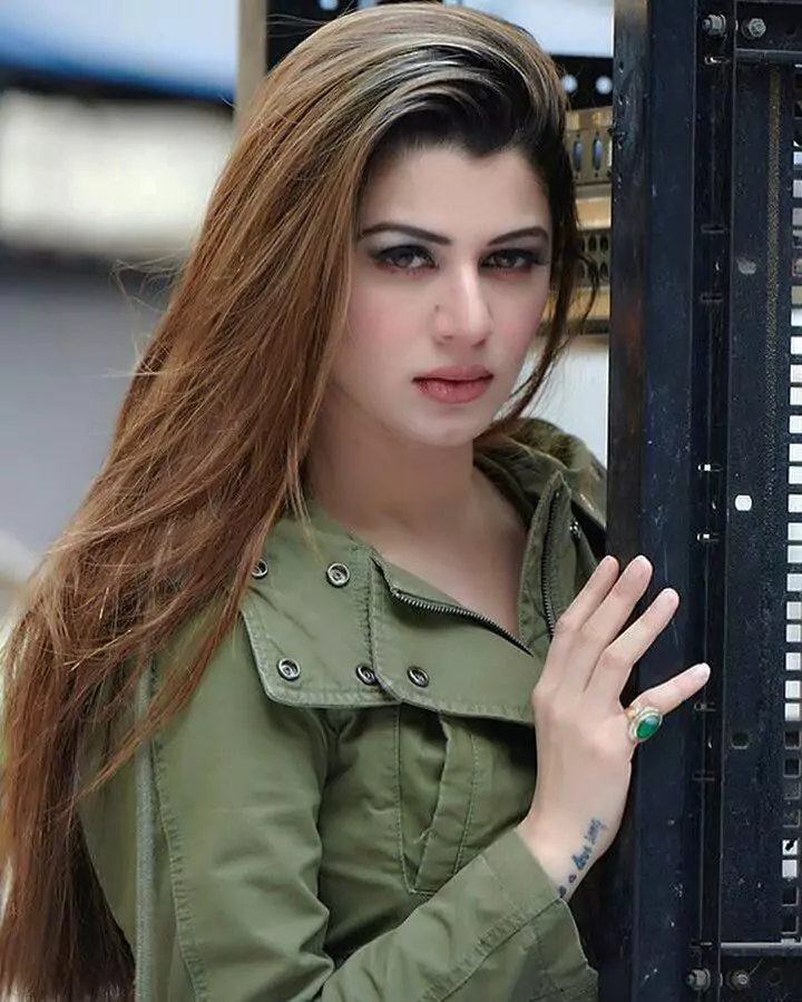 720px x 900px - Personalized Celebrity Video Wishes & Messages From Kainaat Arora - Celewish